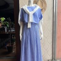 真夏の涼しげなコーデブラウスUNTITLED スカートはPOUSHAL