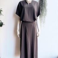 UNTITLED ブラウスとスカートのセットです　ブラウス¥14300 スカート¥18700 11号