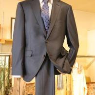 別注スーツ￥73000　光沢のあるミッドナイトブルーのミニチェック　高級感あふれる一着です。