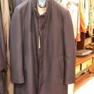 Seiシルクウールコート￥121000　シルクの豪華な輝きは別格の存在感。