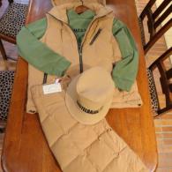 T=Macダウンベスト￥29700　ダウンパンツ￥23100　カットソー￥13200　冬物勢揃いです