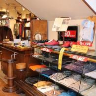 冬の最終売り尽くしセール50％OFFにてご奉仕いたします。春物入れ替えまでのチャンスです。