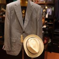 シルク100％ハウンドトゥース柄のジャケット￥99000　羽のような軽さを実感できる逸品です