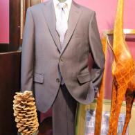 Ermenegildo Zegnaの生地で別注したスーツ￥143000　ネイビーのジャガードストライプも、流石イタリーが世界に誇るゼニア　